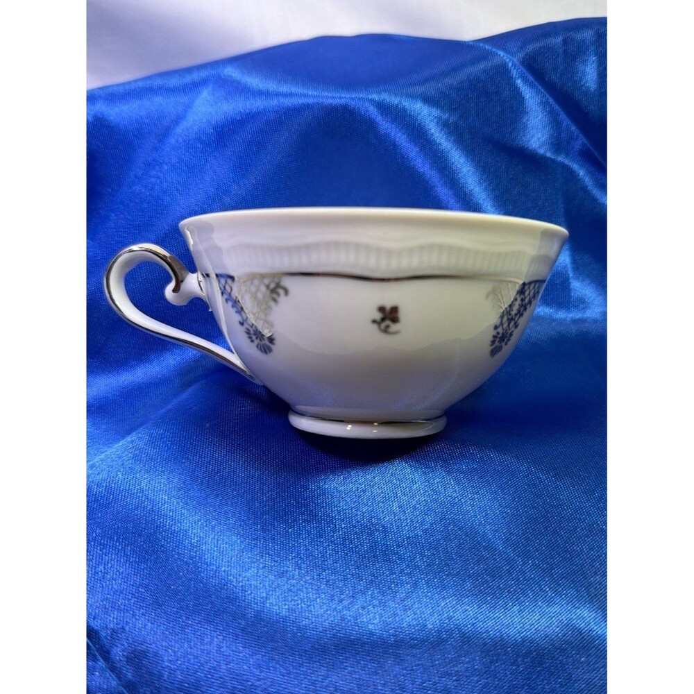 Teacup, Seltmann Weiden Bavaria teacup in the "Renate" pattern.